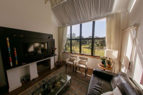 LINDA VISTA PARA O LAGO - Loft no Laje de Pedra